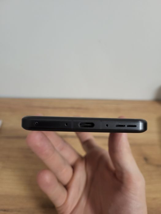 One plus 13 12/256 dystrybucja xkom, stan perfekcyjny + ładowarka 100w