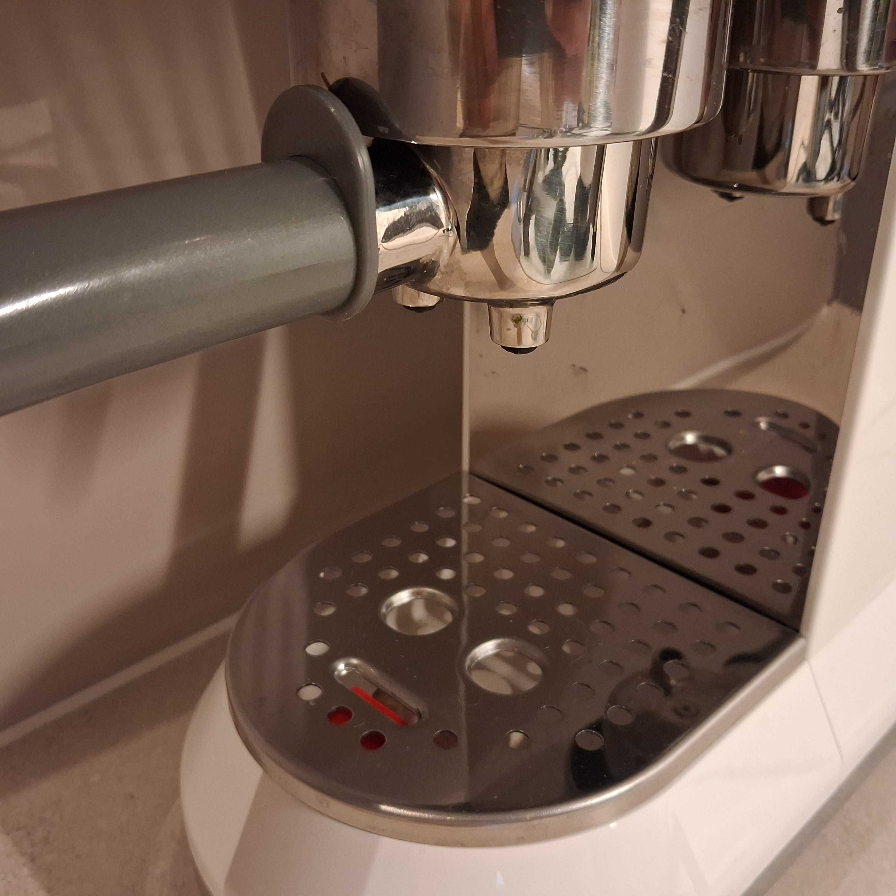 Smeg- ekspres do kawy retro style ECF02WHEU
