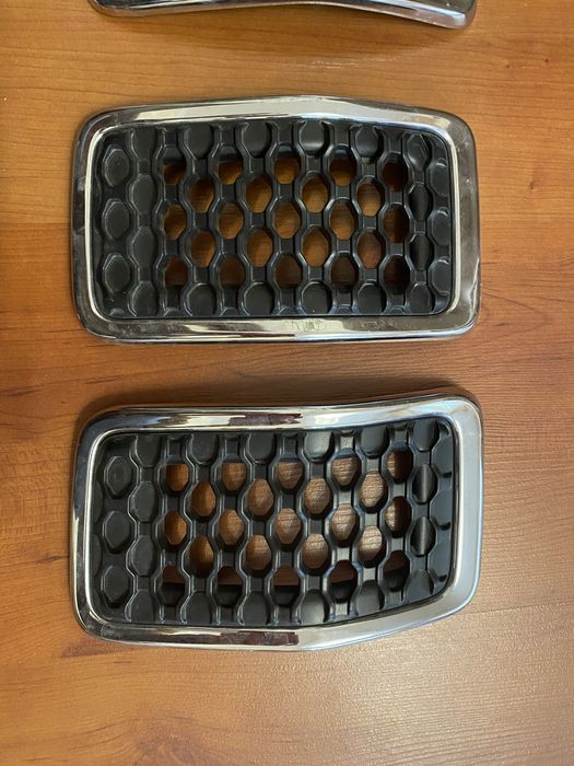 Решётка радиатора Jeep Cherokee