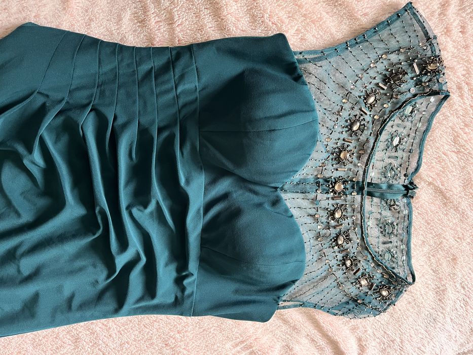 Вечірня жіноча сукня