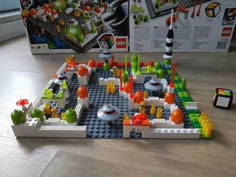 LEGO Lunar Command 3842 Gra strategiczna wiek 7+ Ufo Astronauci Roboty