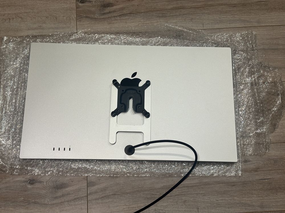 Apple Studio Display (модель A2525, EMC 4039)