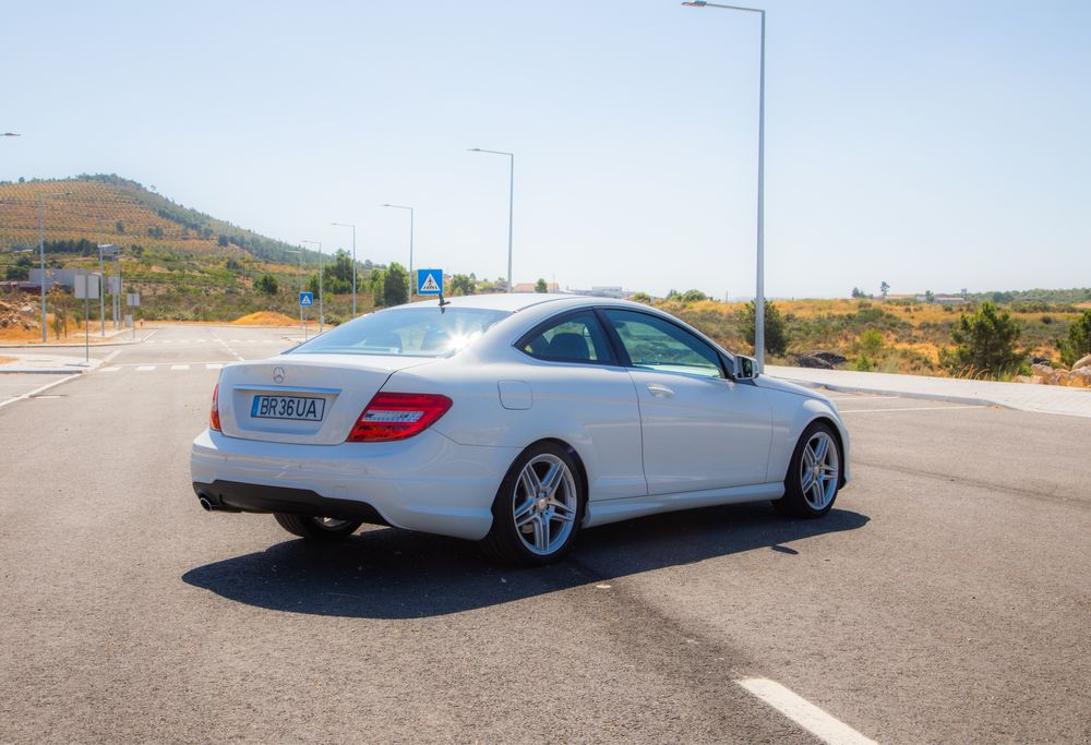Mercedes-Benz C-Coupé C220 – 135.000 km | Automático 7G-Tronic