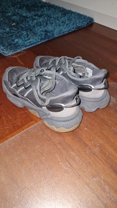 Ténis ADIDAS Ozweego 41.5 1/3 1/2 Cinzento