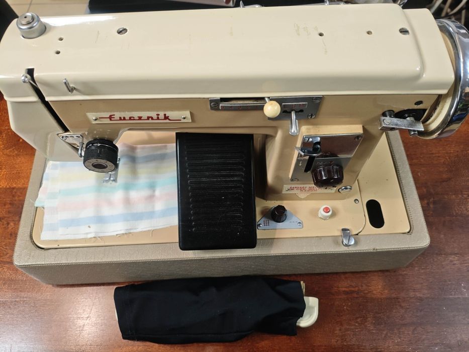 Maszyna do szycia łucznik sprawna walizka