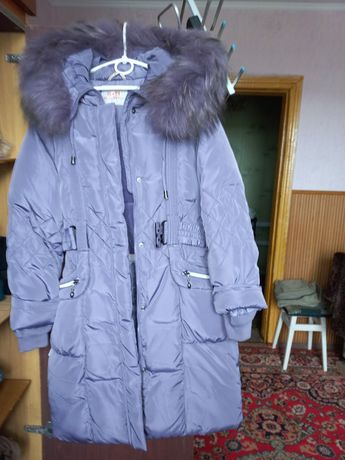 Продам куртку теплу на дівчинку 14 -15 років в відмінному стані .