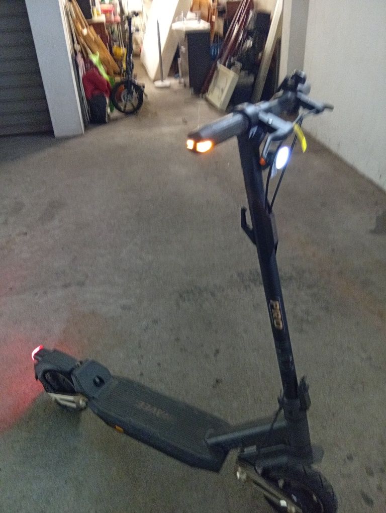 Vendo trotinet nova