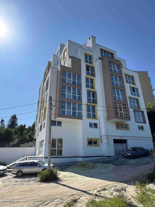 Продаж 2 кім. квартири з терасою в новобудові вул. Очеретяна