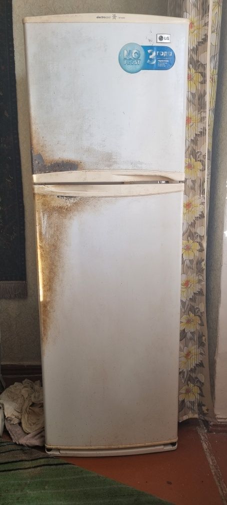 Продам Холодильник LG