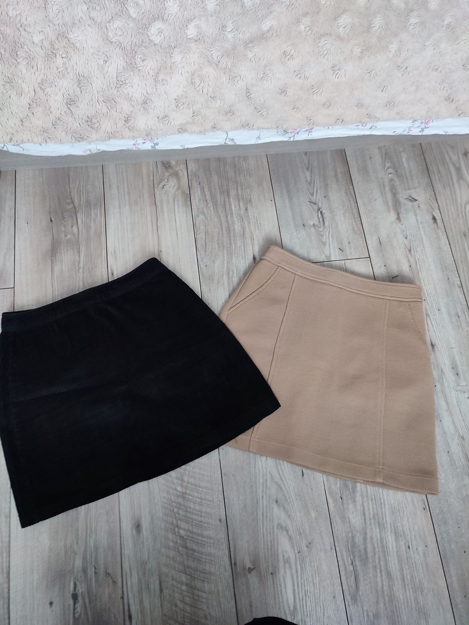 Dwie krótkie spódniczki M Primark i New Look