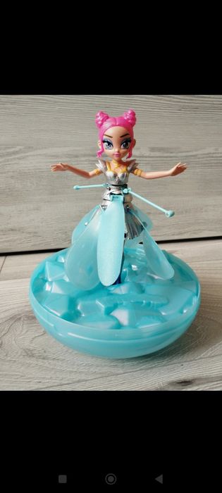 Jak nowa latająca lalka