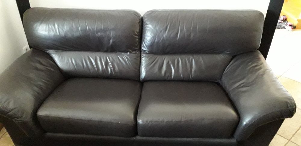 3 Sofas em pele como novas