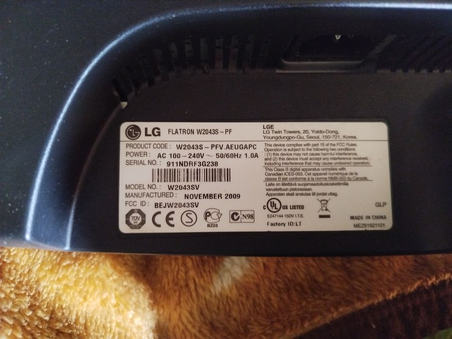 Монитор LG с дефектом