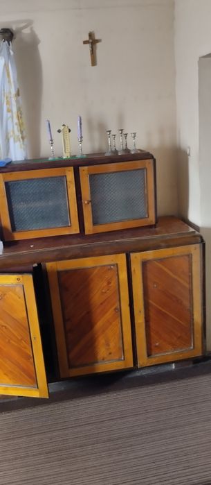 Drewniana komoda do renowacji