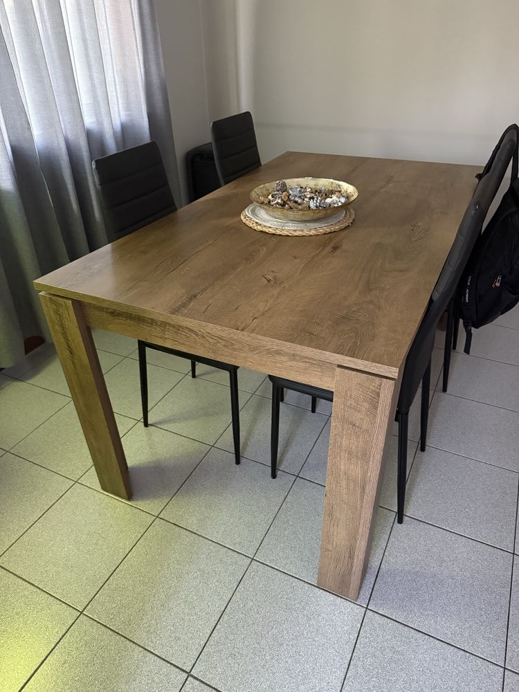 Mesa de sala de jantar