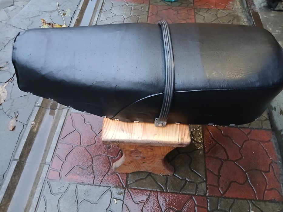 Сидіння-сідло ІЖ  4- відмінний    стан