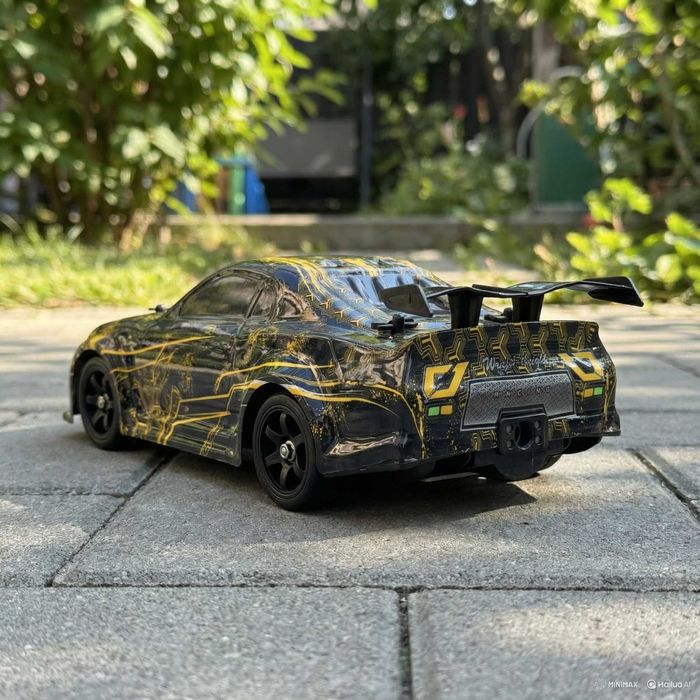 Машина на радиоуправлении 3.7V дрифтує підсвічування, парогенератор