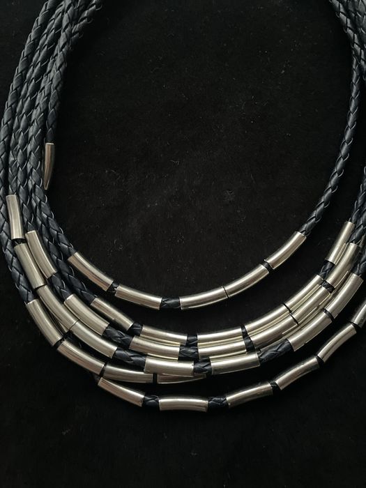 Naszyjnik boho, granatowy, wielowarstwowy, rzemyki plus blaszki