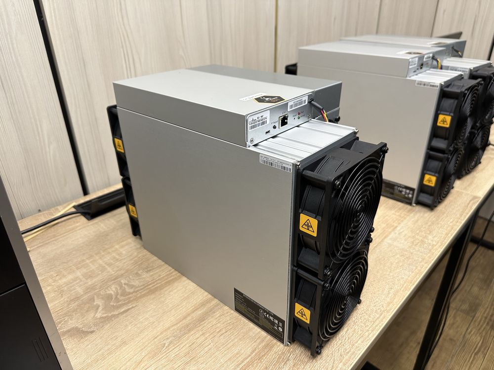 Наличие! Antminer S21 200Th (б/у) 2 шт