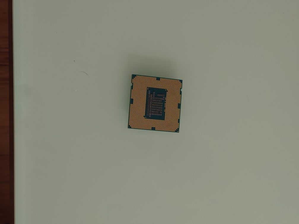 Procesor Intel I3 3220 w idealnym stanie.