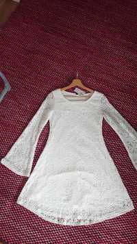 Biała sukienka koronkowa