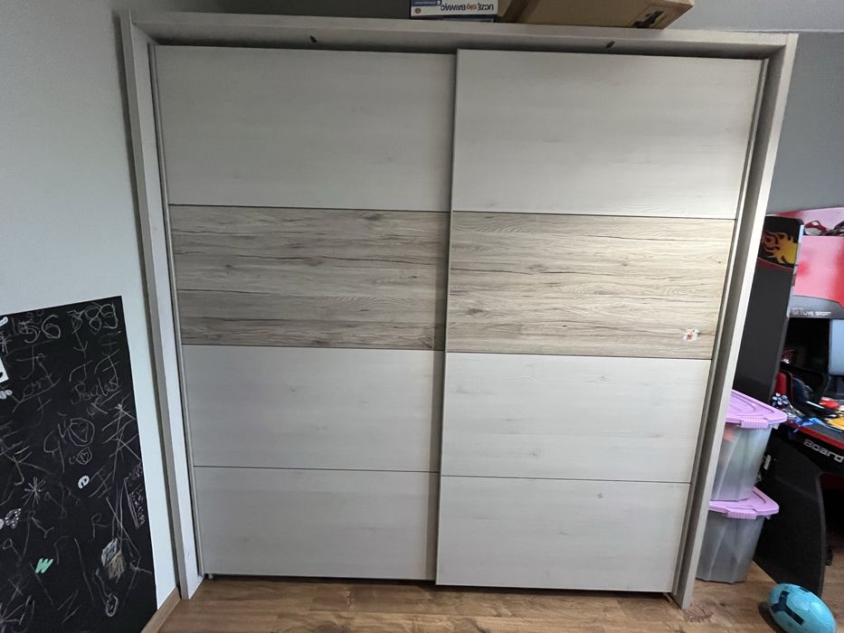 Sprzedam dużą szafę