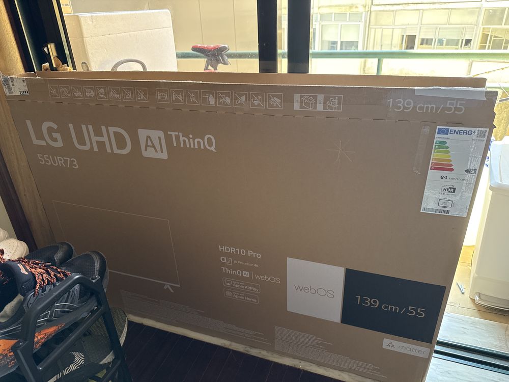Televisao smart TV  LG 55UR73 + acessorio de parede.