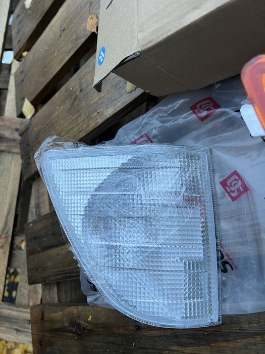 Поворотник правый Mercedes Sprinter мерседес спринтер 901-910