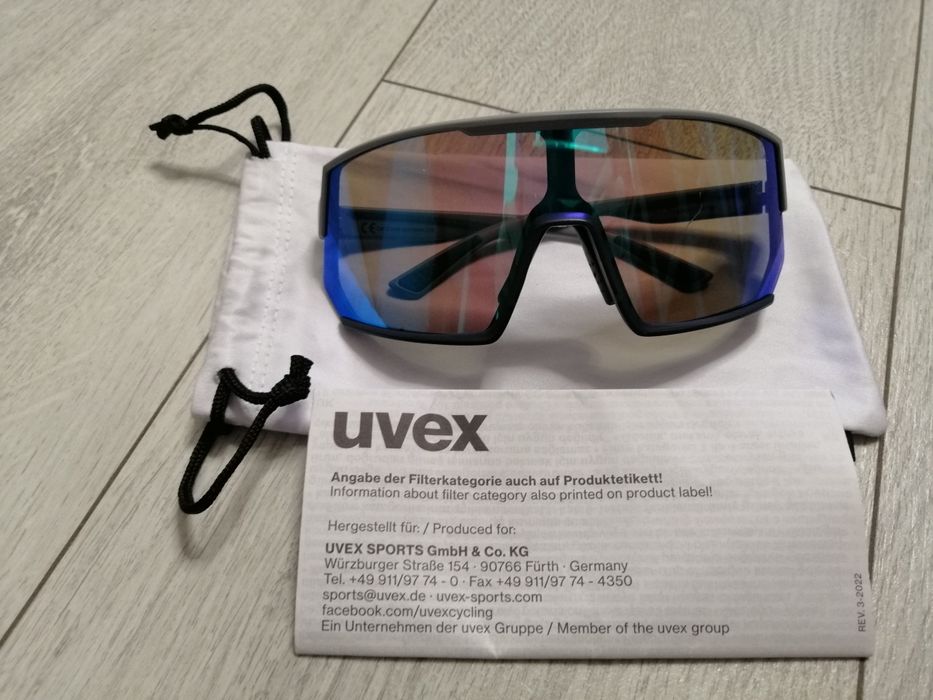 Okulary przeciwsłoneczne rowerowe sportowe Uvex 235 etui pokrowiec