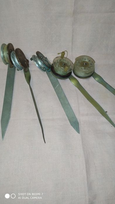 Продам рыболовные снасти. Пять донок и шесть катушек. Всё из СССР.