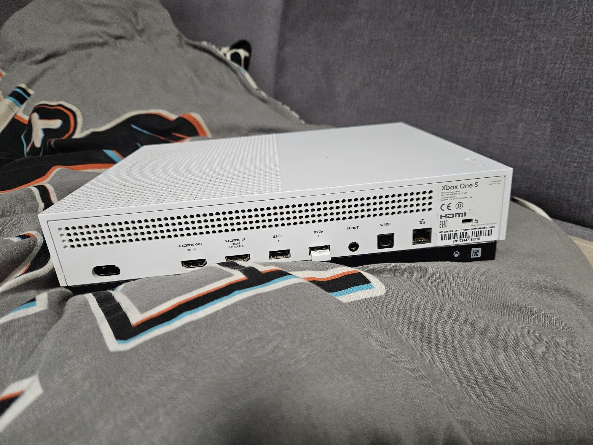 Sprzedam!! Konsole XBOX ONE S Z 2 PADAMI Z SERI SERIES  i 20 grami