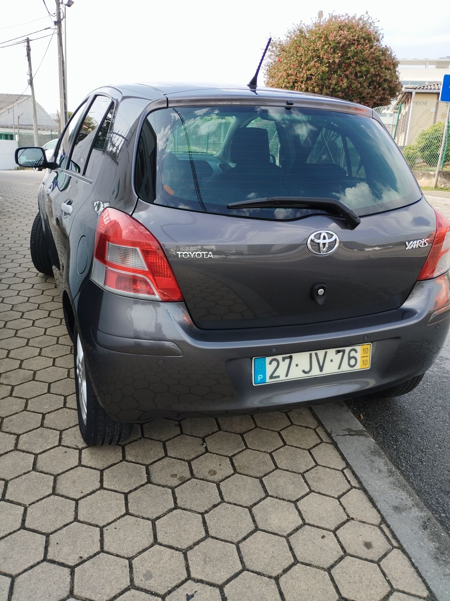 Toyota Yaris1.0-gasolina112.000km-jantes-sensores,etc-só quem quer bom