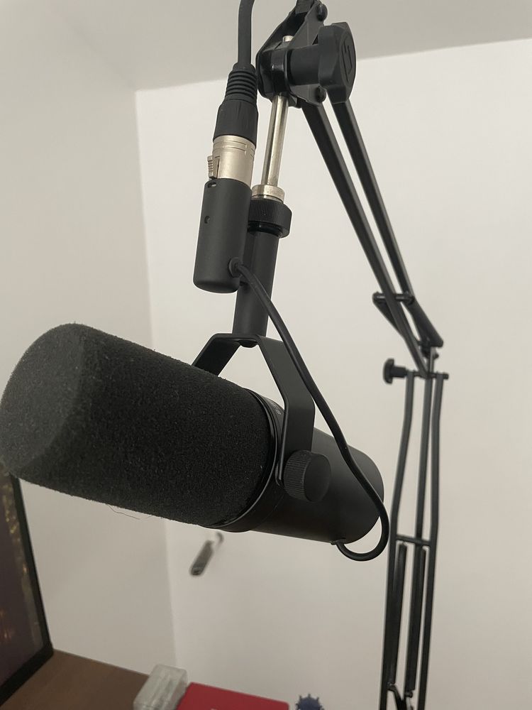 Microfone Shure SM7B + Focusrite + FetHead + bolsas + cabo