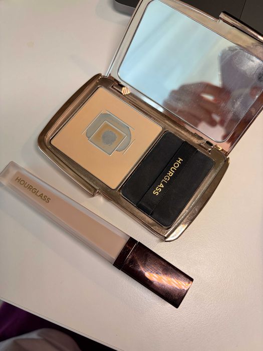 Zestaw Hourglass puder + korektor