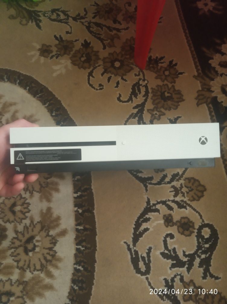 Продам Xbox One S