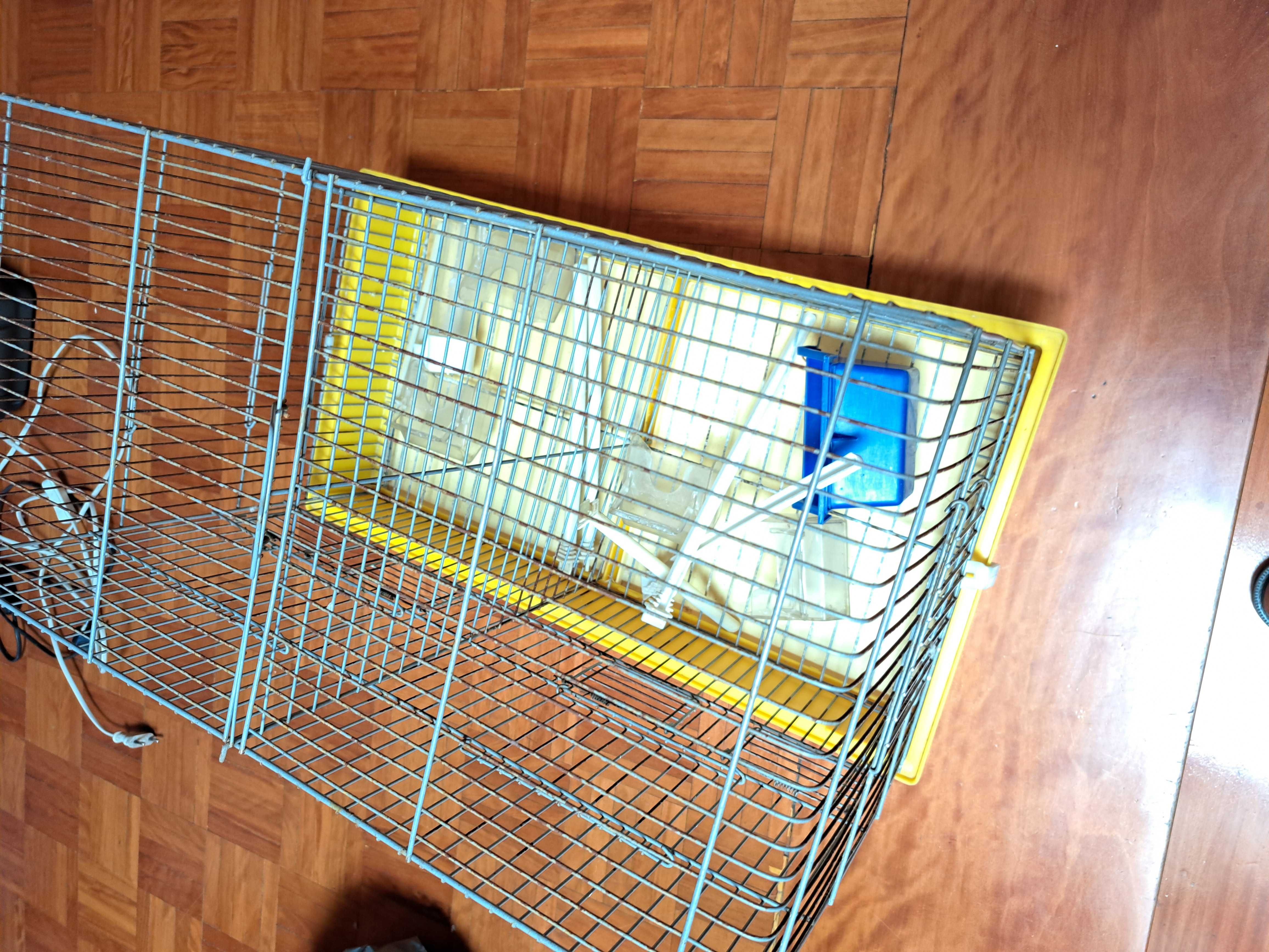 Viveiros para aves em bom estado