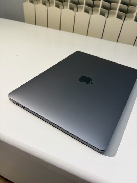 Apple Macbook Pro 2019 13 cali 8Gb