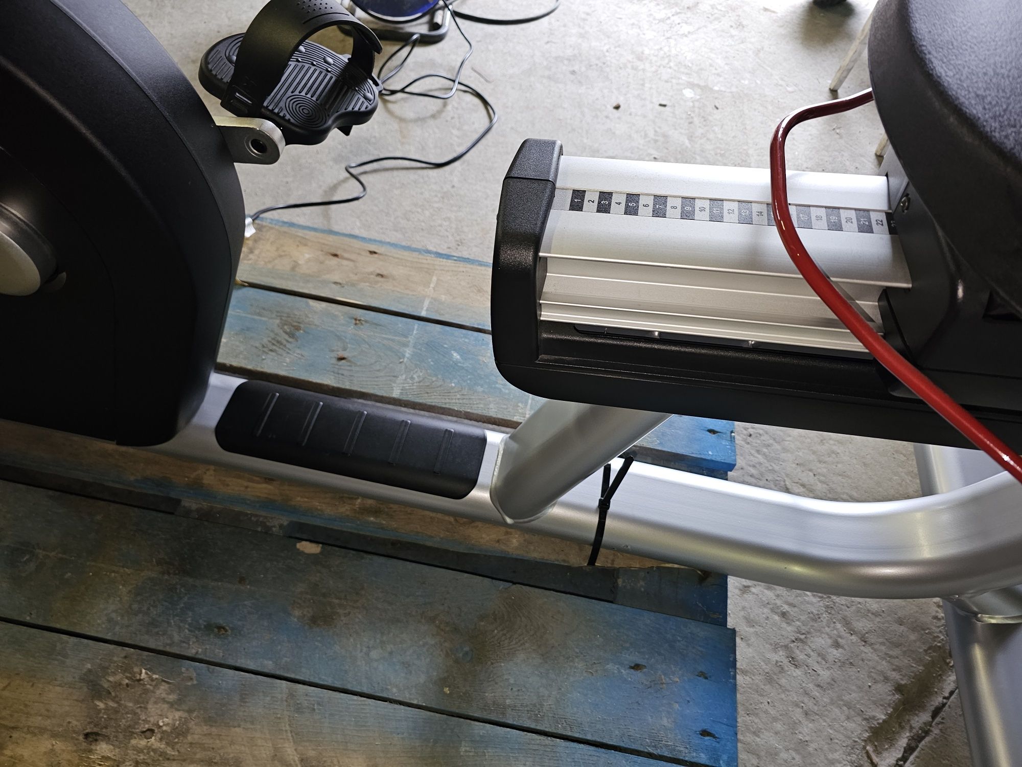 Rower Ppziomy  Life Fitness Recumbent Integrity  INRS SE3 Full HD