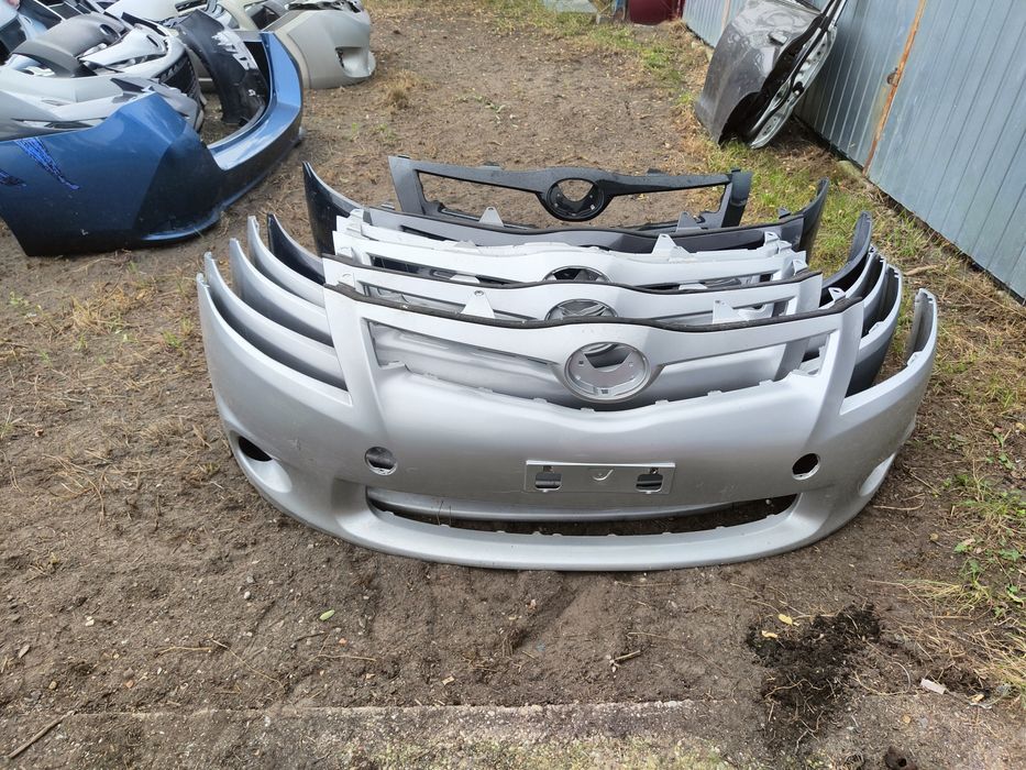 Zderzak przedni Toyota Auris lift