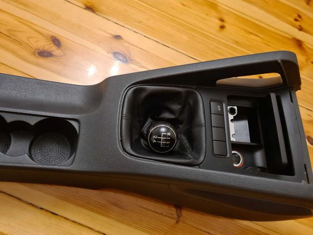 VW GOLF V 3D tunel środkowy z gałką zmiany biegów