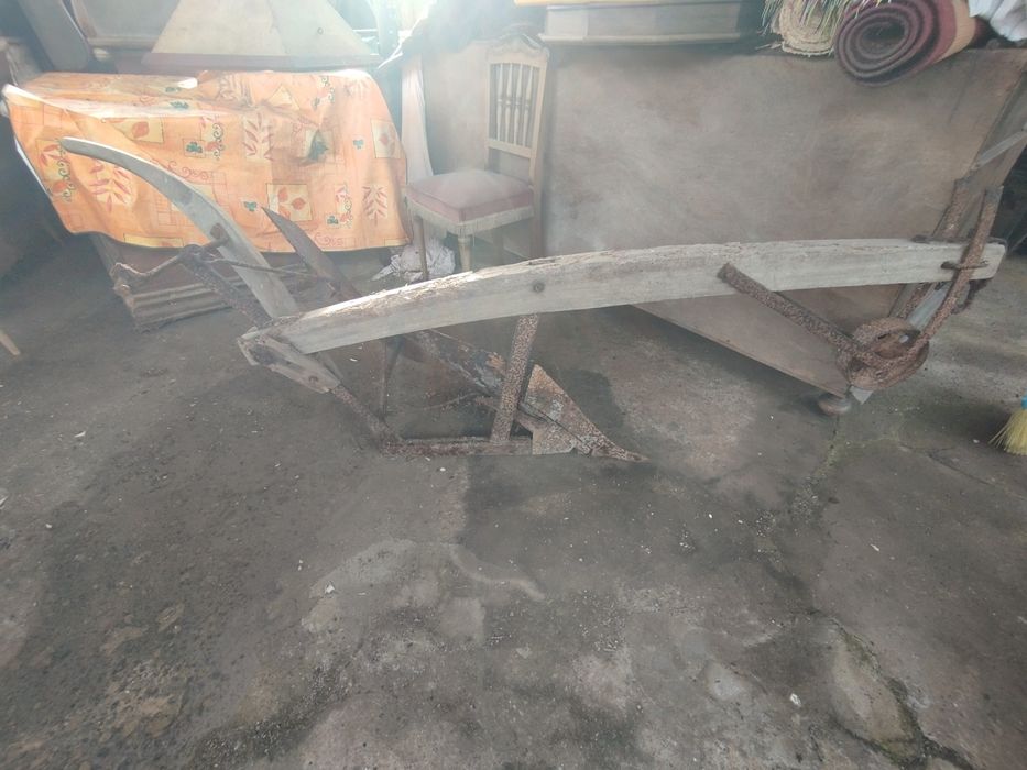 Arado em madeira e ferro