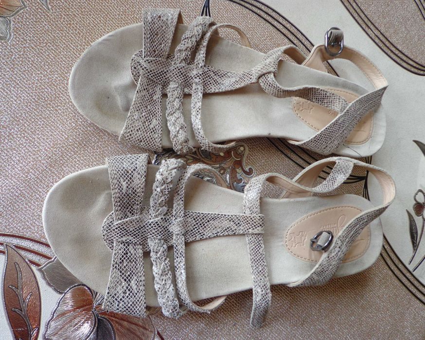 Босоножки натуральная кожа 39 р .