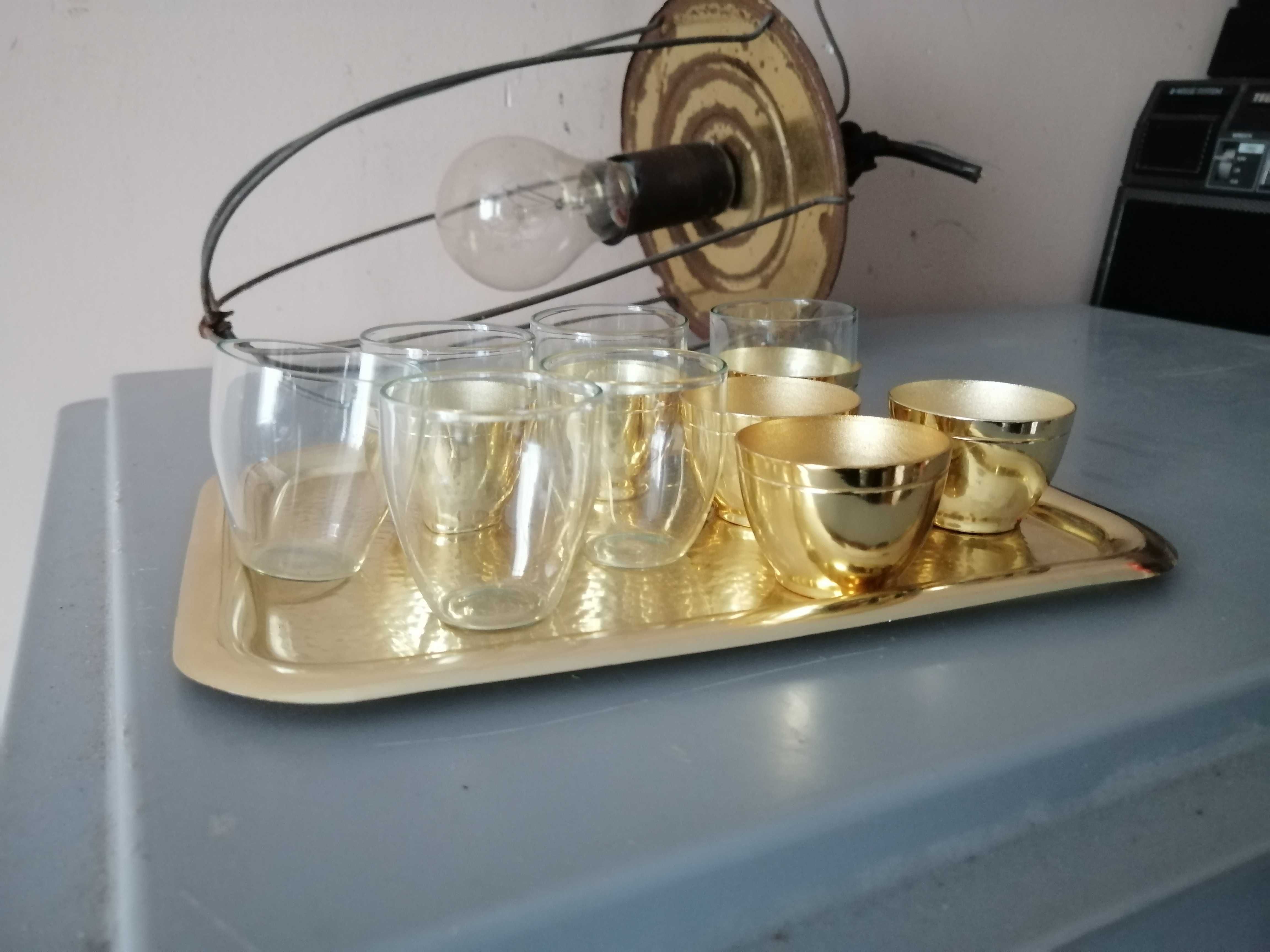 male kieliszki z taca aluminiowa