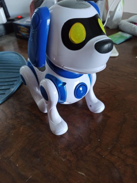 Cão robô interativo