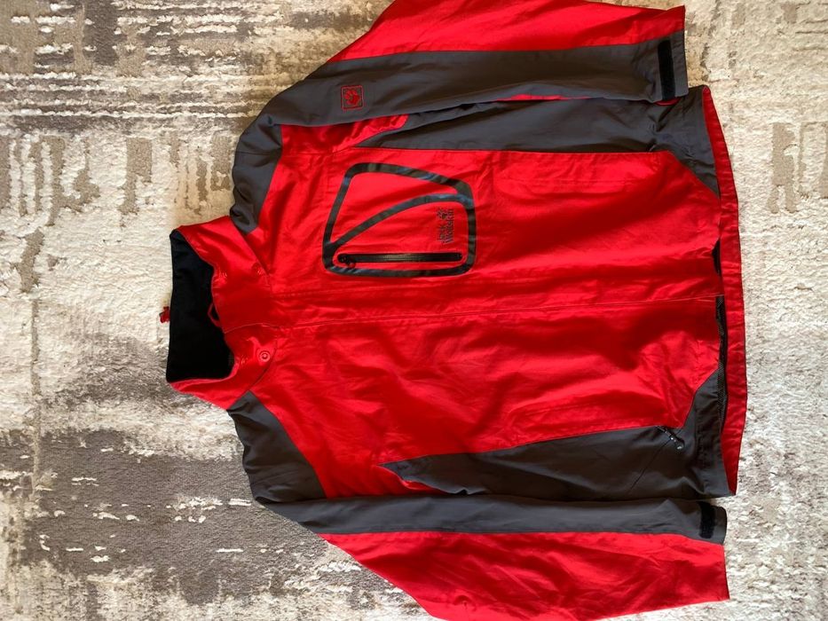 Куртка вітровка Jack Wolfskin червона