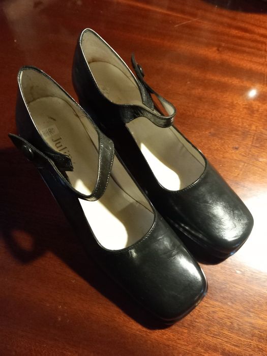 Sapatos Pretos em Pele n.38