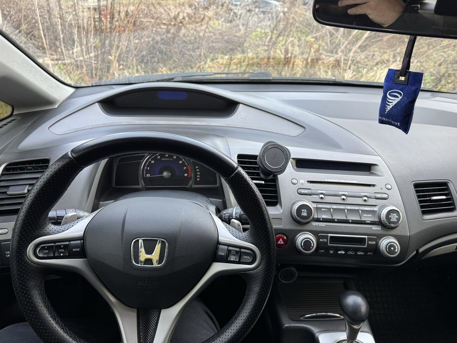 Живий сівік. Друга машина в сімї  їздила дівчина.