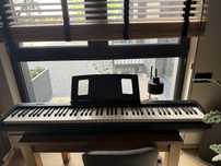 Roland FP 10 – pianino cyfrowe w idealnym stanie + pedał (88klawiszy)
