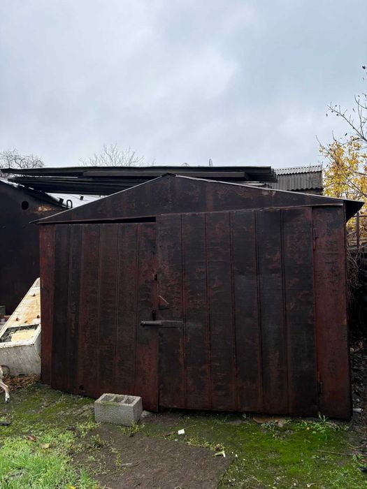 Продається гараж розміром 3,25 × 6 м.