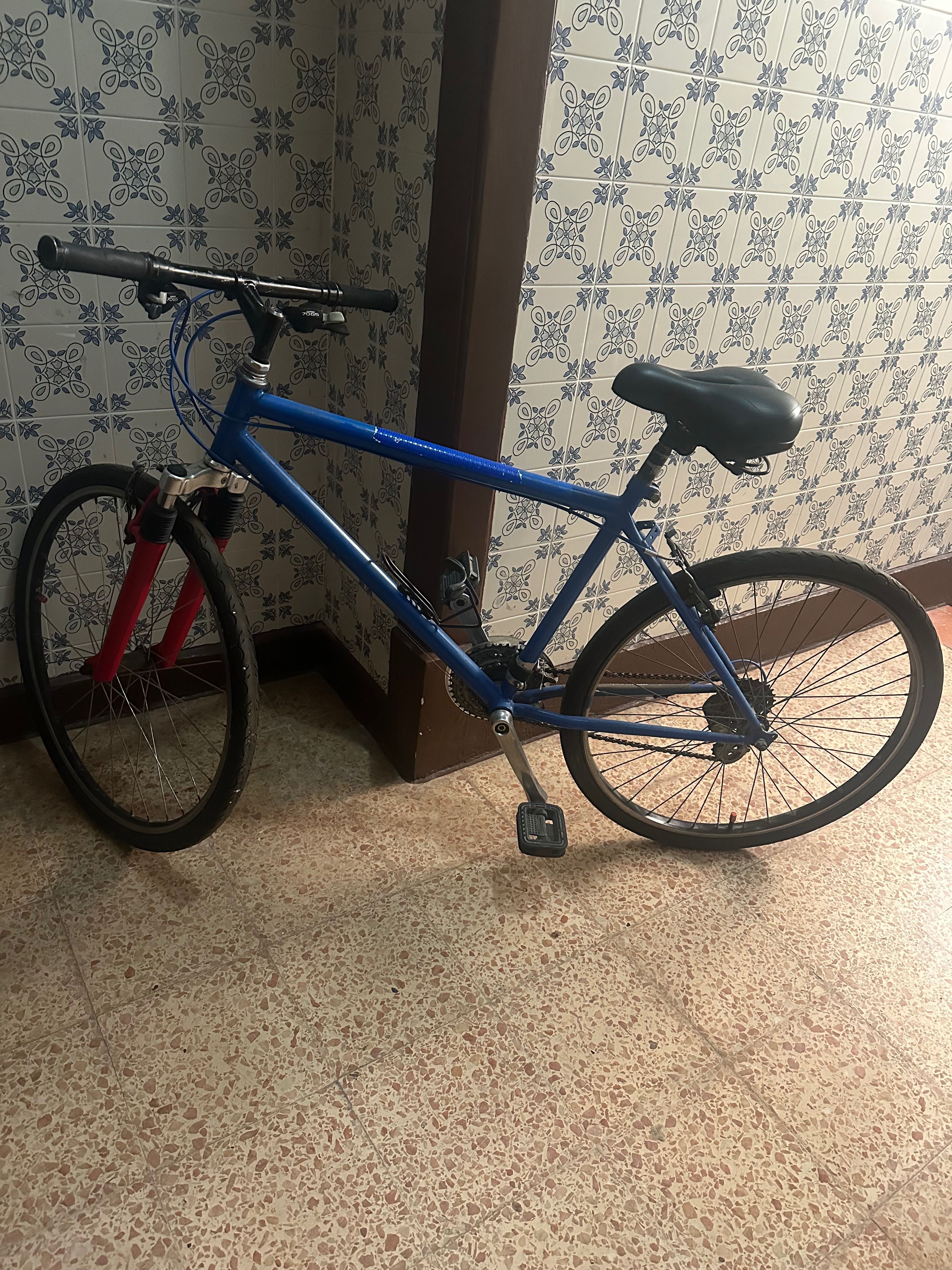 Bike , com amortecedor , em ótimo estado !